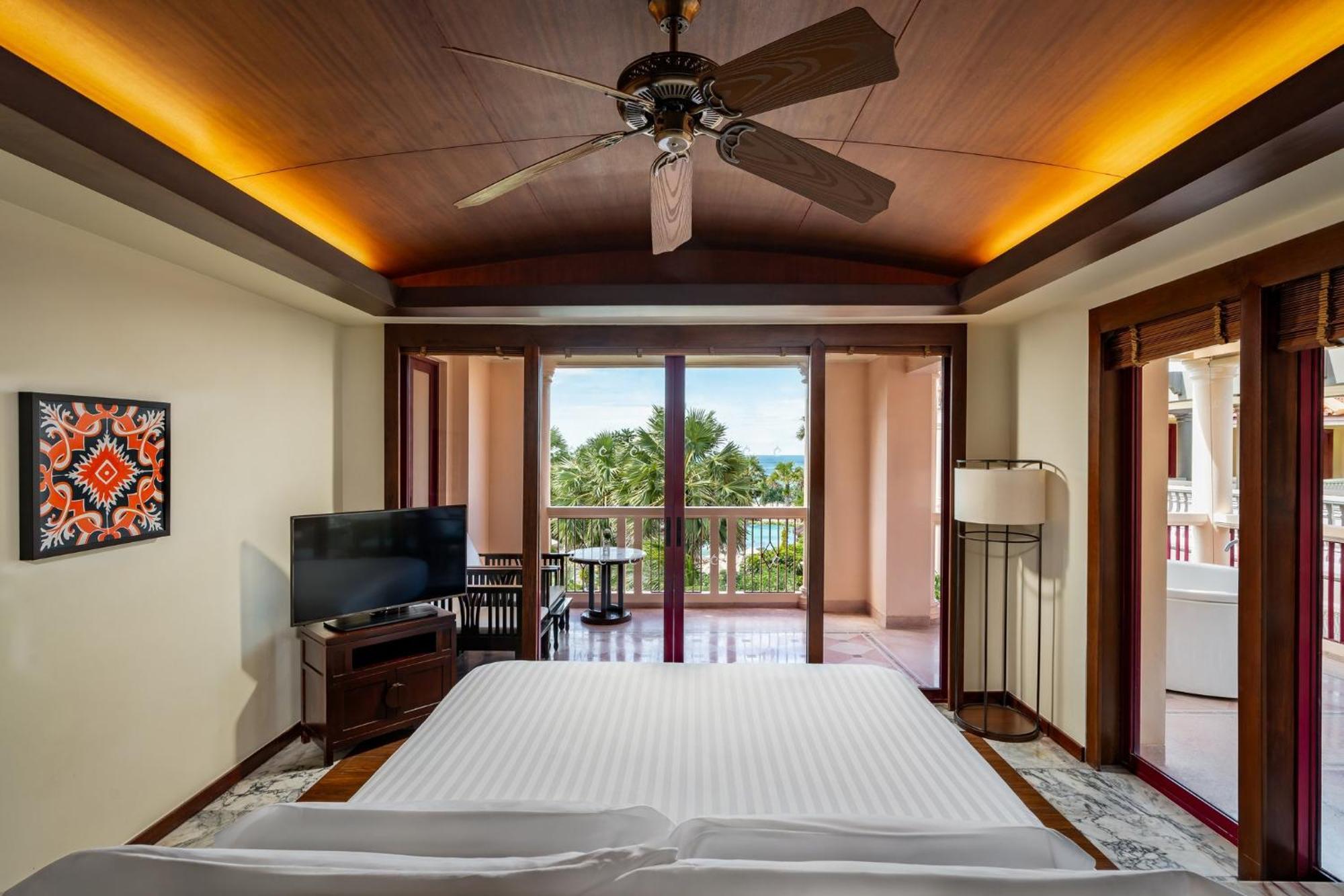 Centara Grand Beach Resort Phuket - Sha Plus Karon Exterior photo